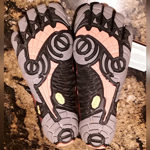 Vibram FiveFinger V-Train (USA size 6.5-7 / EU 37) - Picture 4 of 7